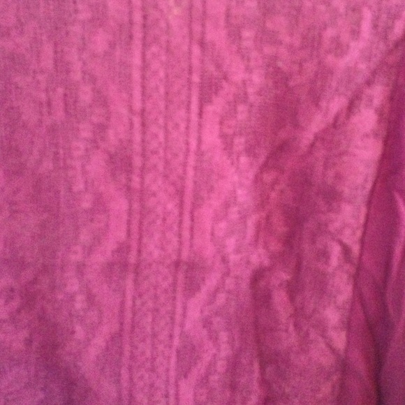 Never before worn t-shirt - Picture 3 of 3