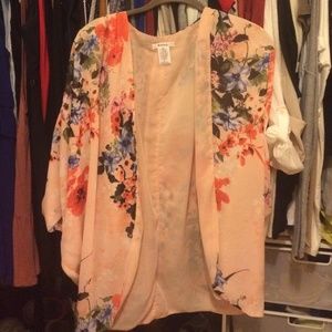 Adorable floral kimono