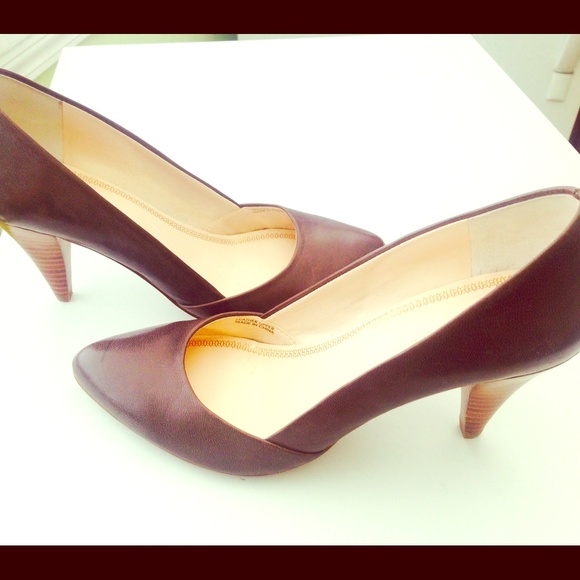 Tahari Carla pump in taupe