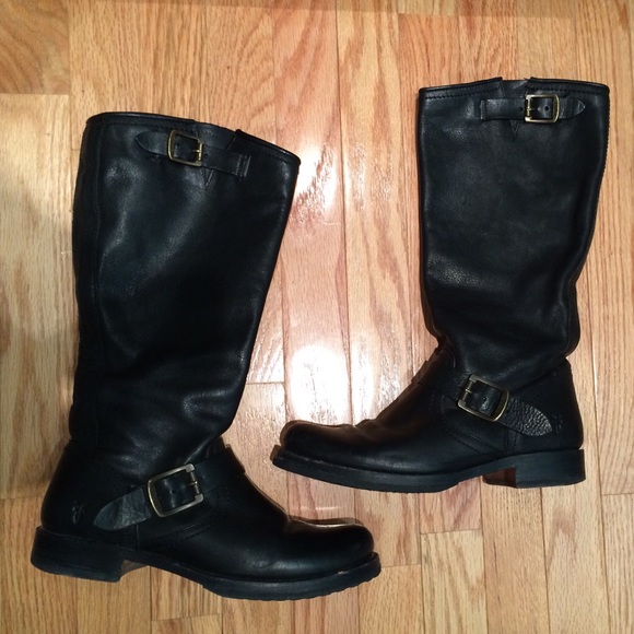 ⛔️HOLD⛔️ Frye Veronica Slouch boot @beckyschock