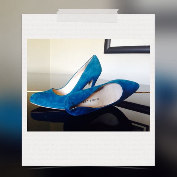 Like new teal heals.