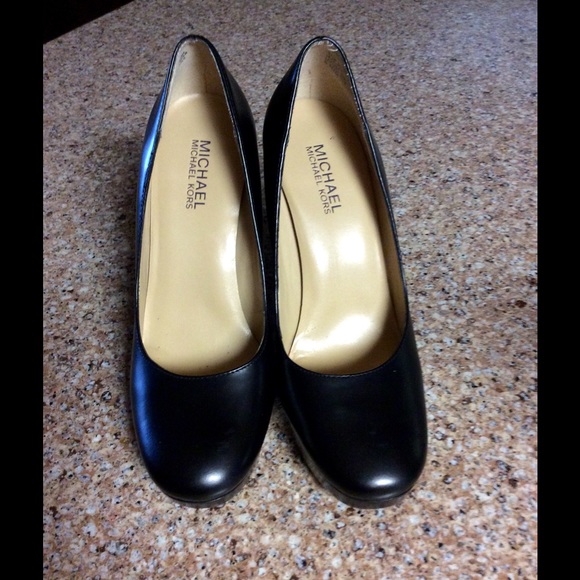Michael Kors Classic Pumps