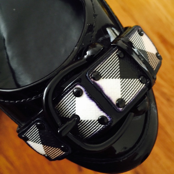 Burberry leather flats, size 38, barely worn!