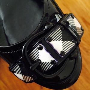 Burberry leather flats, size 38, barely worn!