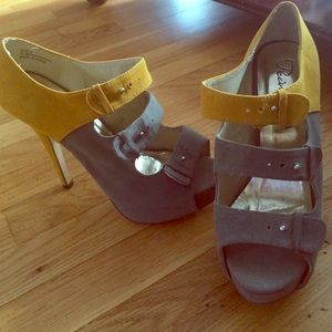 Fun gray and yellow party heels.