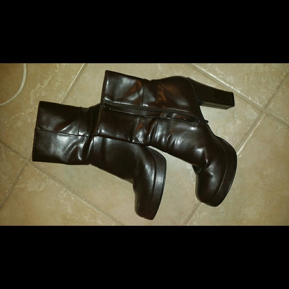 Boots - Picture 2 of 4