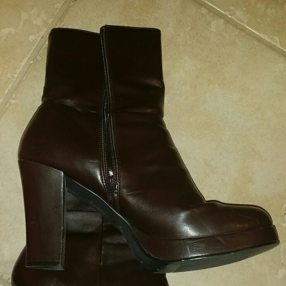 Boots - Picture 3 of 4