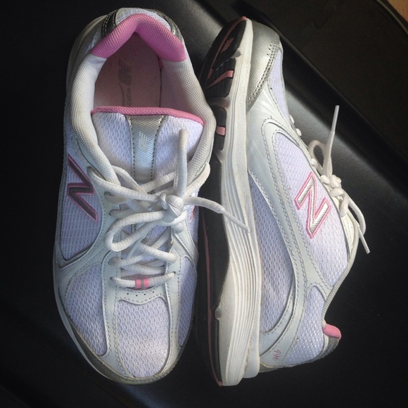 New Balance walking sneakers Size 7 wide NWOT