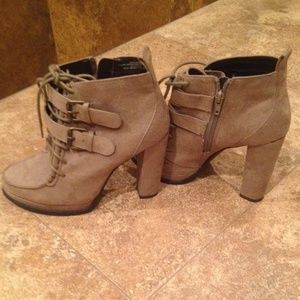 🔴🔴SOLD🔴🔴Tan booties
