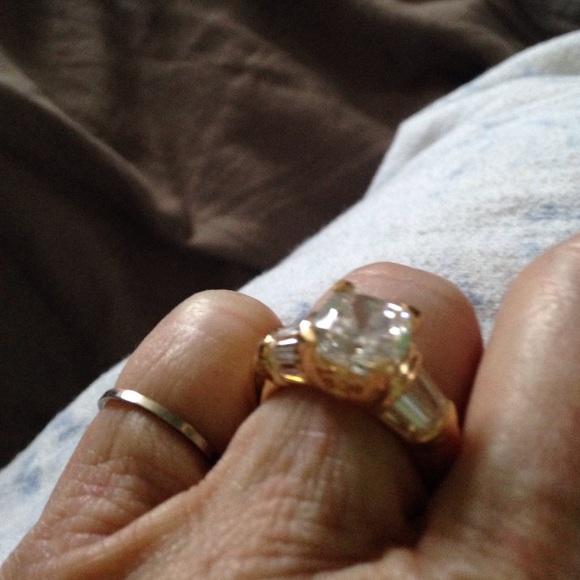 Divine Diamonique 3 stone ring~ reminds 'Cushion'