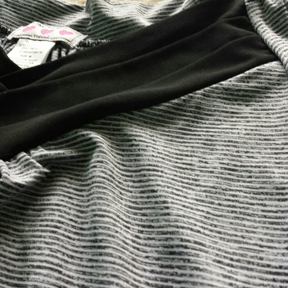 Gray & Black Top - Picture 3 of 4