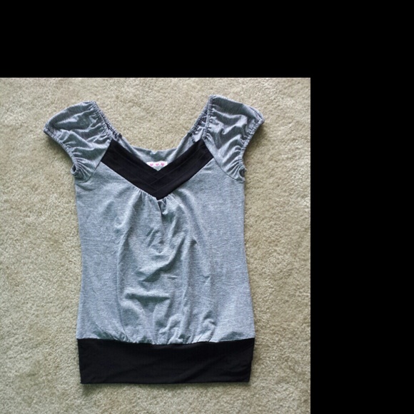 Gray & Black Top - Picture 4 of 4