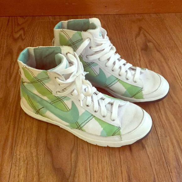Mint/Lime Green Nike Sneakers - Picture 1 of 1