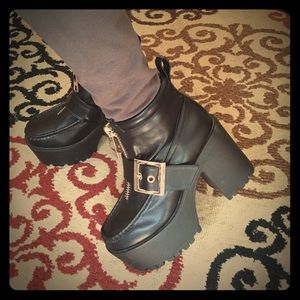 Platform grunge unif TUK style boots booties