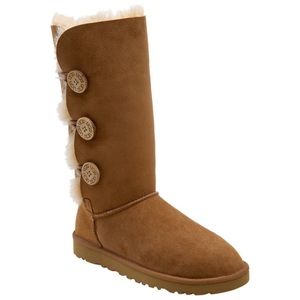 Sold!! 3 Button Bailey UGG boots - size 7