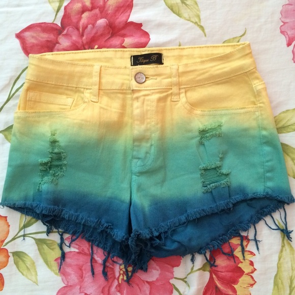 Tri-Colored Ombré High Waisted Shorts - Picture 2 of 3