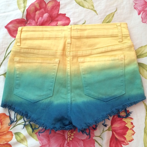 Tri-Colored Ombré High Waisted Shorts - Picture 3 of 3