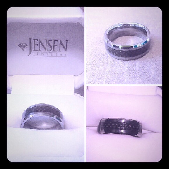 Tungsten/carbon fiber wedding band