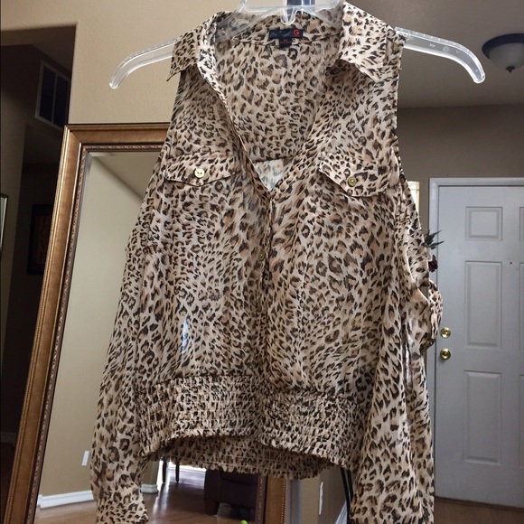 Guess cold shoulder top