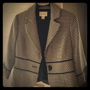 Houndstooth suit jacket with ruffle sleeve