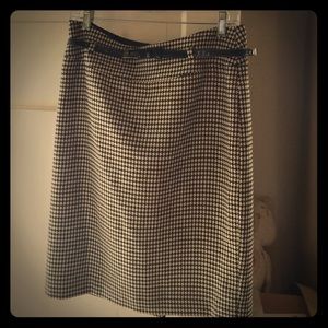 Houndstooth pencil skirt