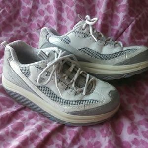 Sketchers shape ups (accelerators)