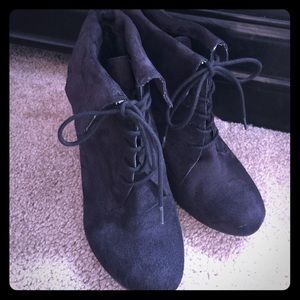 Black booties with wedge heel