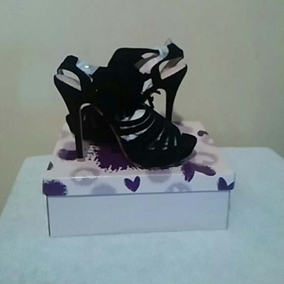 Annie Pinky Shoes - Black heals