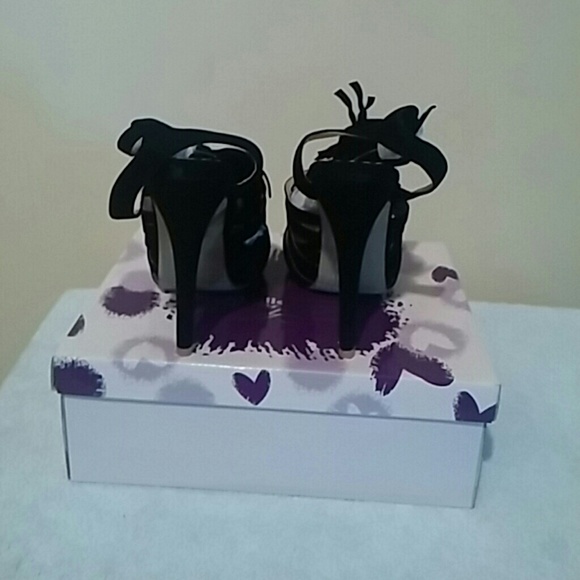 Black heals - Picture 3 of 3