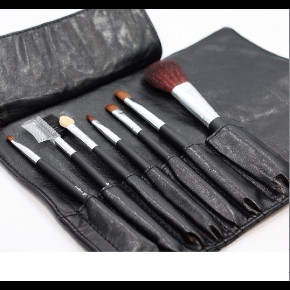 Dollface Makeup 7 Pc Brush Kit Poshmark