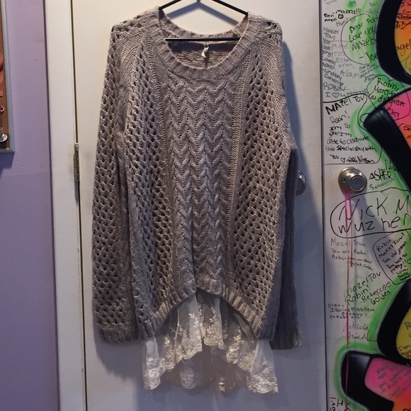 GRAY SWEATER WITH LACE TRIMMING