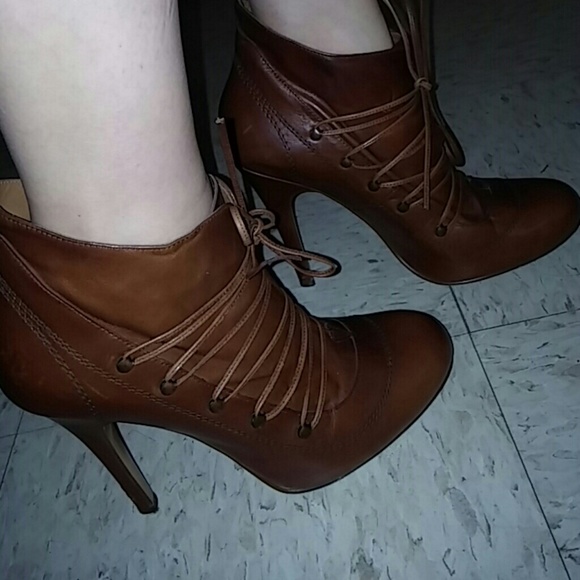 Andrea Shoes - Beautiful cognac leather booties
