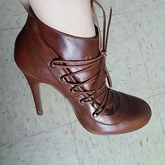 Beautiful cognac leather booties - Picture 2 of 4
