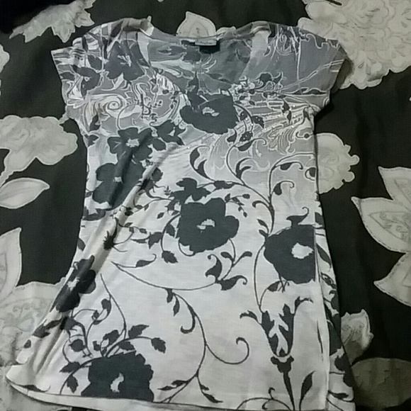 Bundle Gray and white Daytrip Medium shirt - Picture 2 of 3