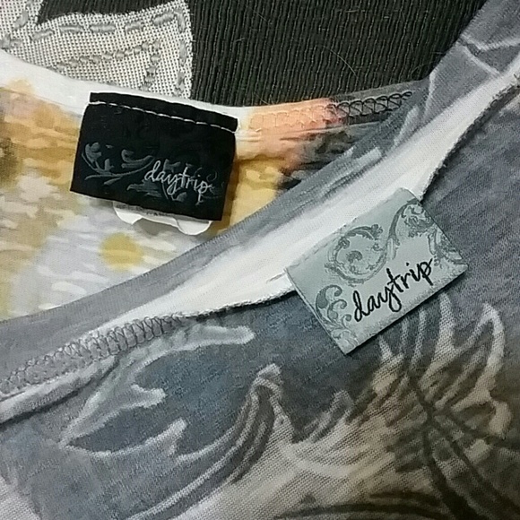 Bundle Gray and white Daytrip Medium shirt - Picture 3 of 3