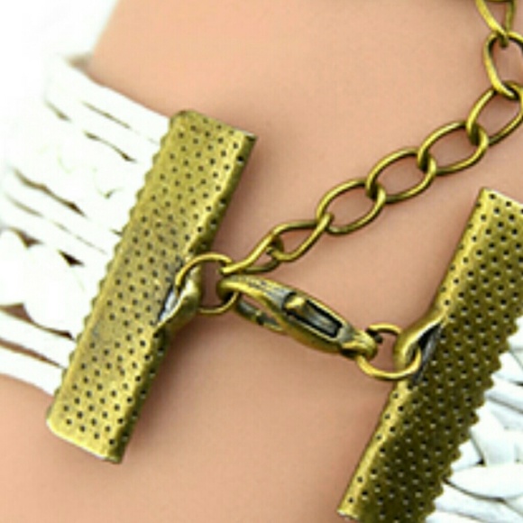 4 bracelets - Picture 2 of 2