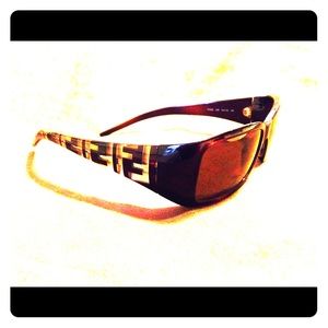 FENDI Sunglasses with Original Case & Cloth