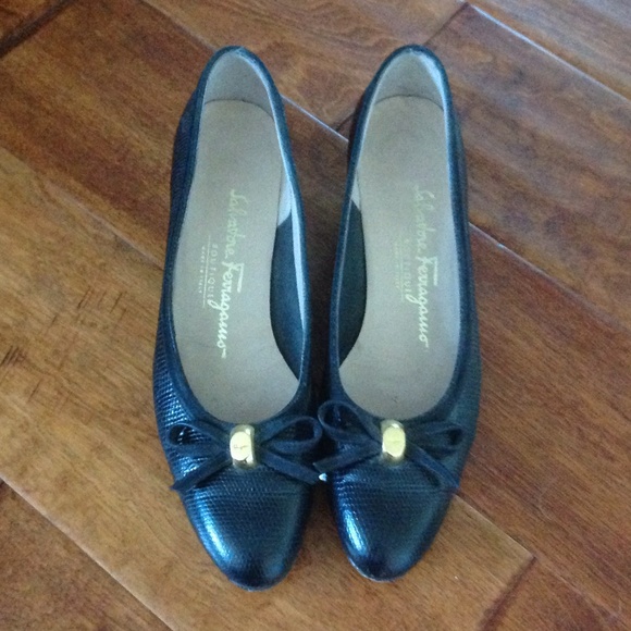 Salvatore Ferragamo sz 6 AAA bk leather pump
