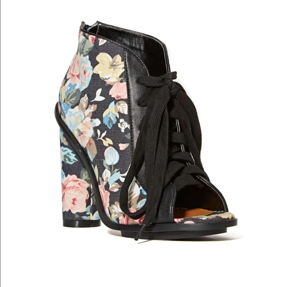 🎉Host Pick🎉Flower booties shoe cult