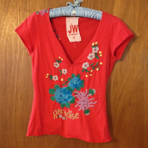 Floral embroidered v-neck t-shirt. Size S.