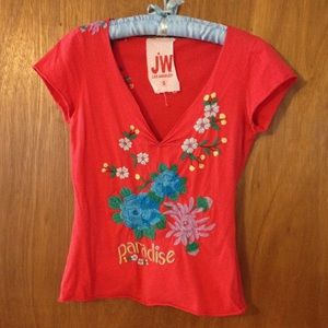 Floral embroidered v-neck t-shirt. Size S.