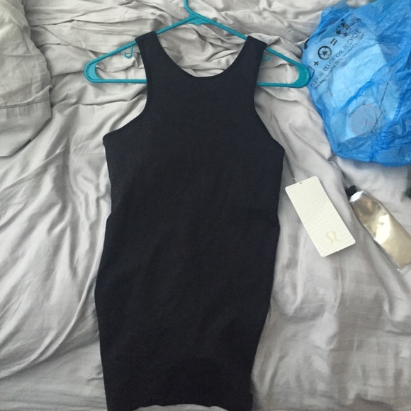 Luluemon seamlessly covered tank black size 6