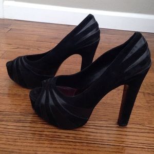 Jessica Simpson black heels