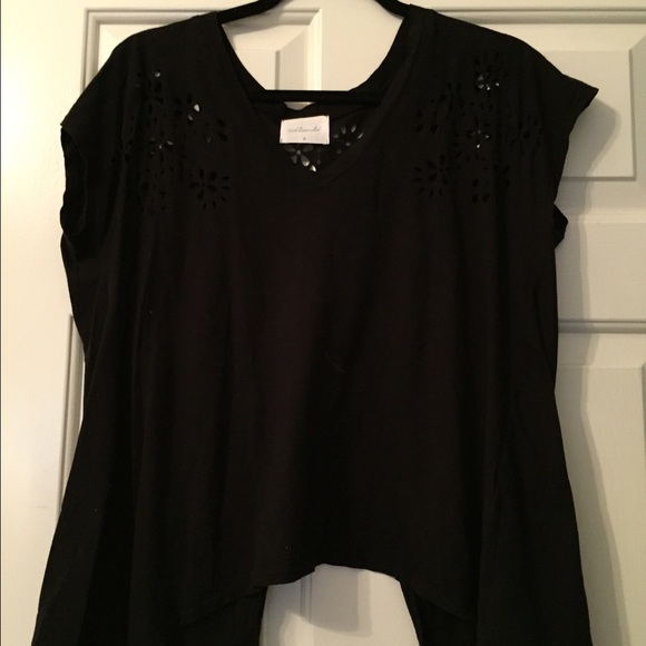 Eyelid cutout black top