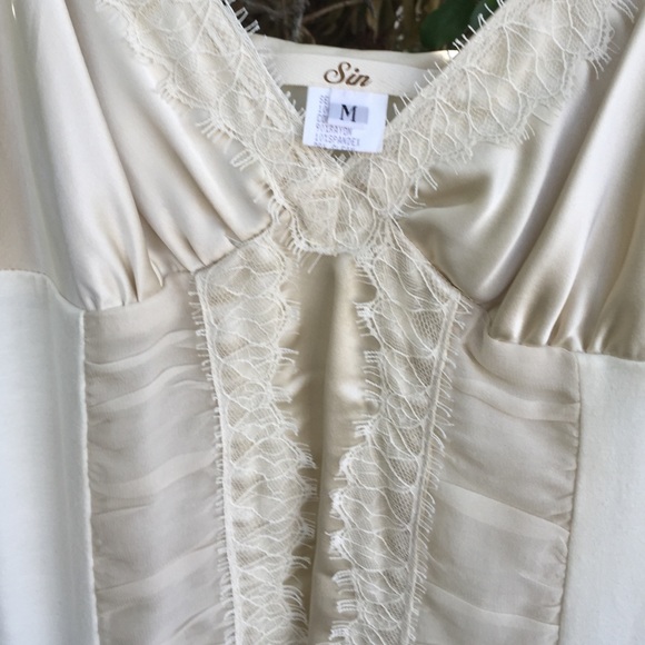 White Top - Picture 3 of 4