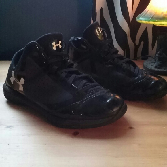 Under Armour  boys shoes