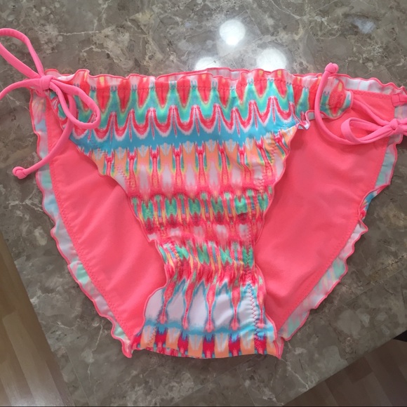 Bikini Set - Picture 3 of 4