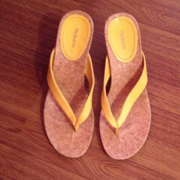 Sandals - Picture 2 of 4