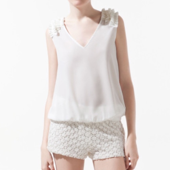 Zara Tops - 👍🏽Zara Blouse with Shoulder Appliqués