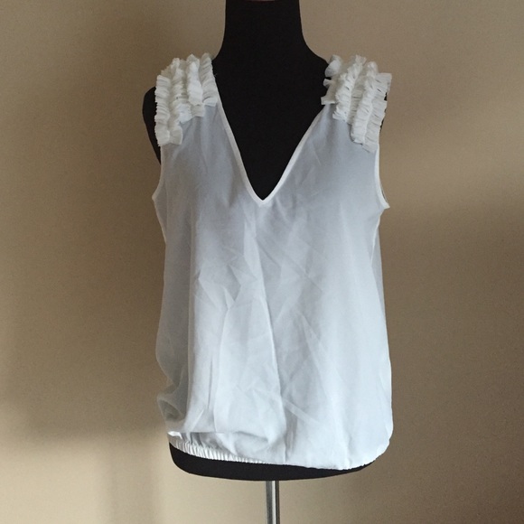👍🏽Zara Blouse with Shoulder Appliqués - Picture 2 of 4